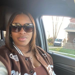 Meet your Posher, Monique